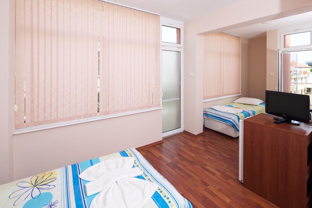 Red House Guest House Nessebar Zimmer foto